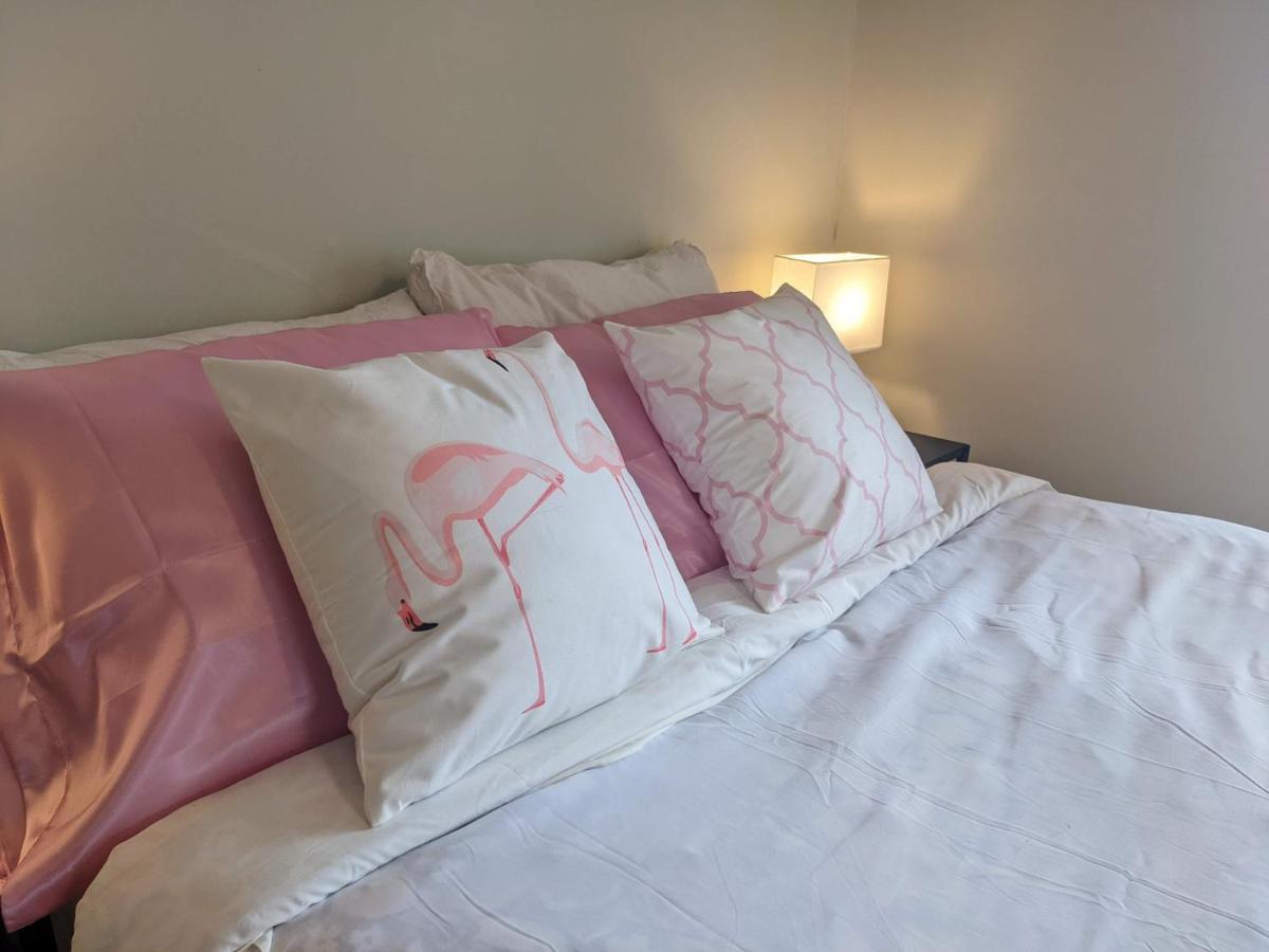 Pink Flamingo Hotel Wolfville Eksteriør billede